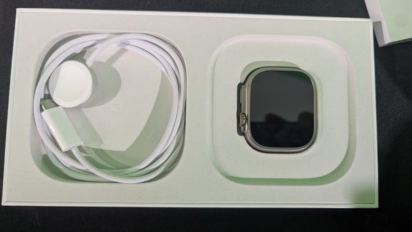 Apple Watch Ultra 2 Titanium (GPS + Cellular) 49mm - Med. Milanese Loop Band